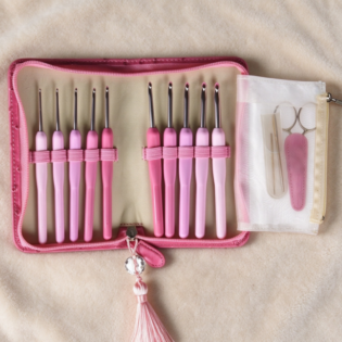 Gradient Pink Soft-Grip Crochet Hook Set with Tassel-Accented PU Storage Case